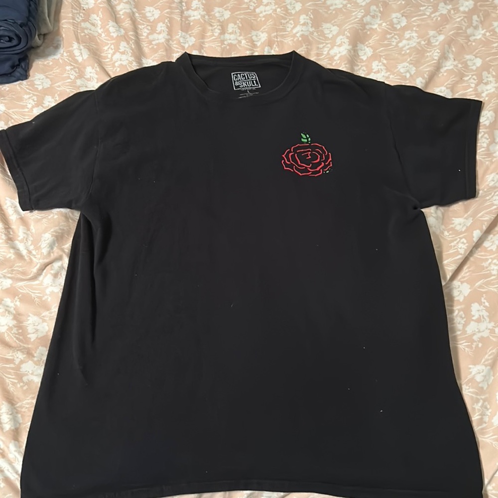 Black short sleeve shirt with red rose and skull in the back